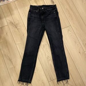 Gap high rise vintage slim frayed ankle jean.